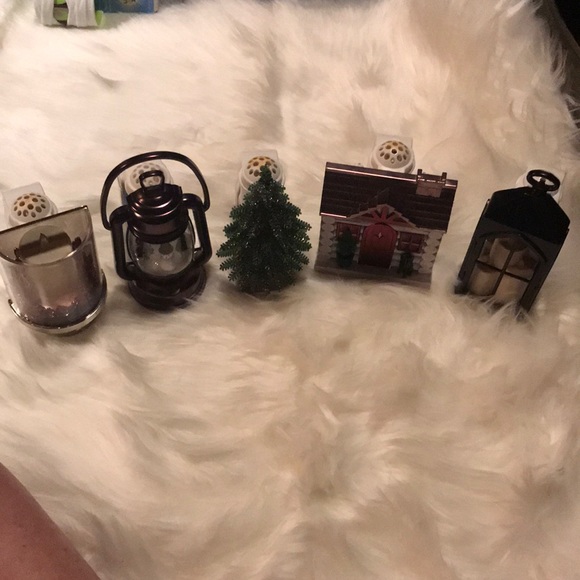Bath & Body Christmas light up plug ins set of 5